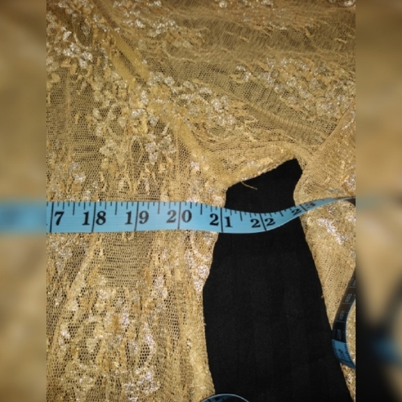 Lane Bryan lace gold & silver wrap top size 18/20. - Picture 6 of 7